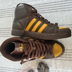 *RARE* Adidas Coffee (Brown) and Yellow High Half Shells